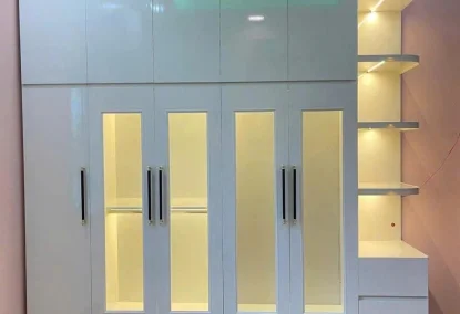 Thiết kế tủ áo nhựa Ecoplast kịch trần tận dụng tối đa chiều cao phòng ngủ