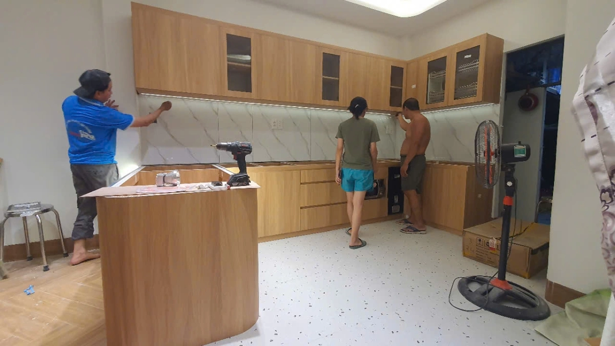 TỦ BẾP NHỰA PICOMAT CÁNH MELAMINE CHỐNG XƯỚC