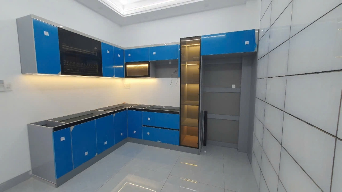 TỦ BẾP NHỰA PICOMAT CÁNH ACRYLIC BÓNG GƯƠNG