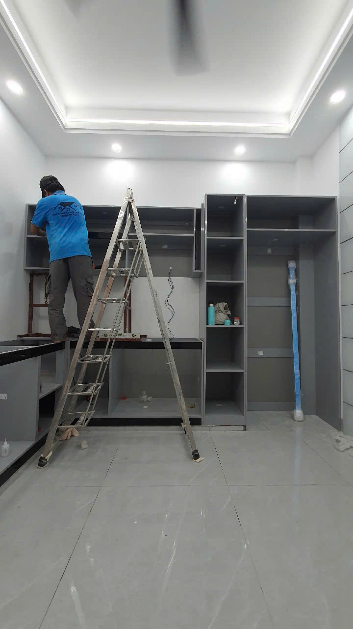 TỦ BẾP NHỰA PICOMAT CÁNH ACRYLIC BÓNG GƯƠNG