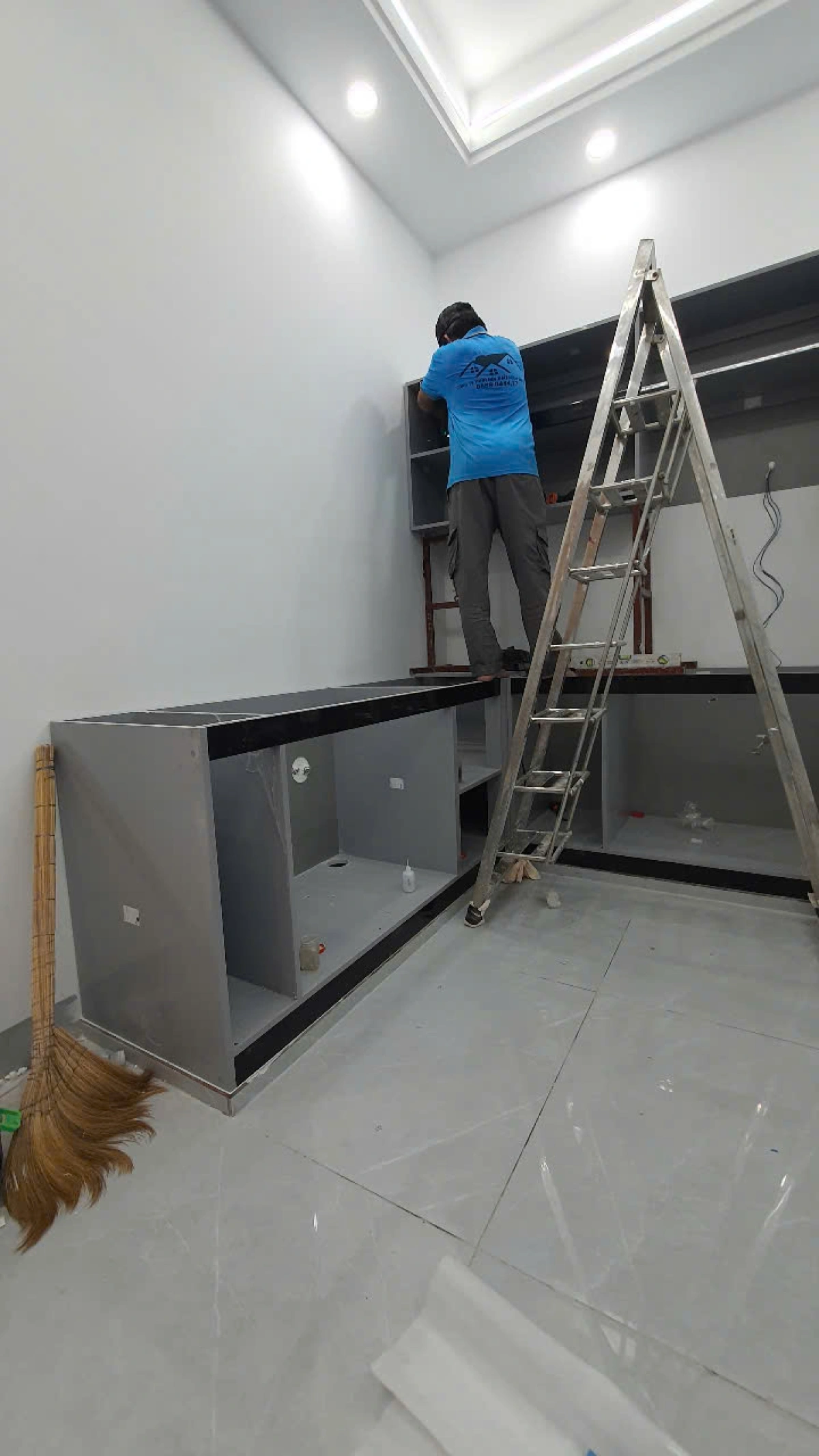 TỦ BẾP NHỰA PICOMAT CÁNH ACRYLIC BÓNG GƯƠNG